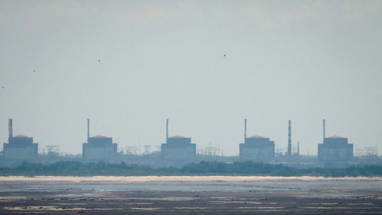 Ucrania ataca la cúpula de la central nuclear de Zaporiyia: personal instalado de Rusia
