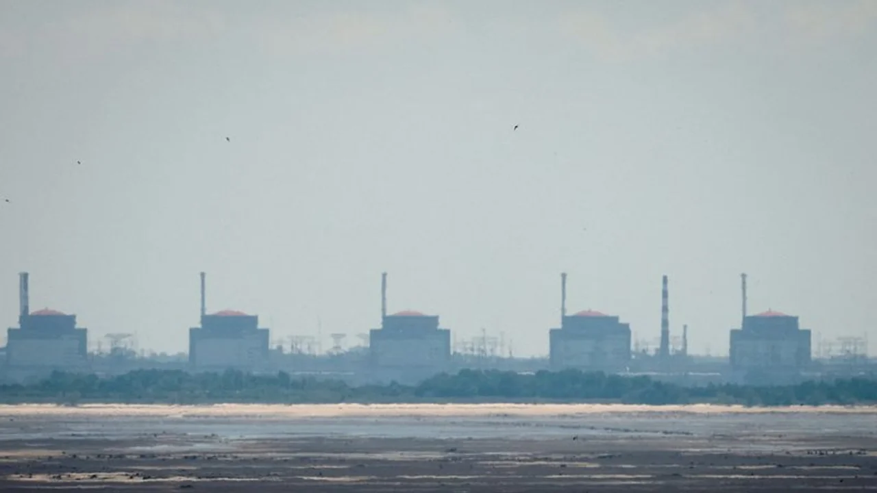 Ucrania ataca la cúpula de la central nuclear de Zaporiyia: personal instalado de Rusia