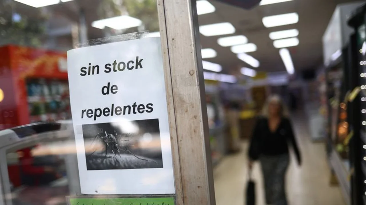 Casos de dengue se cuadruplican en Argentina, mientras escasean los repelentes y crece polémica por vacuna