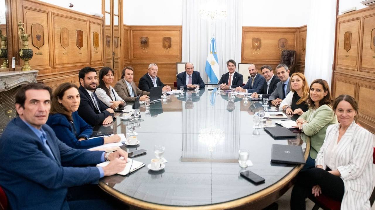 El radicalismo le prometió a Milei un proyecto de reforma laboral para incluir en la ley Bases 