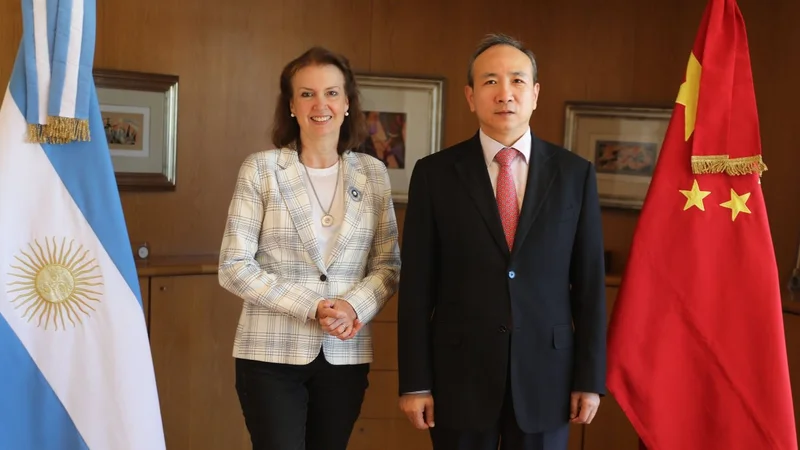 Otro papelón de Argentina con China: la dura réplica de la embajada por la base en Neuquén