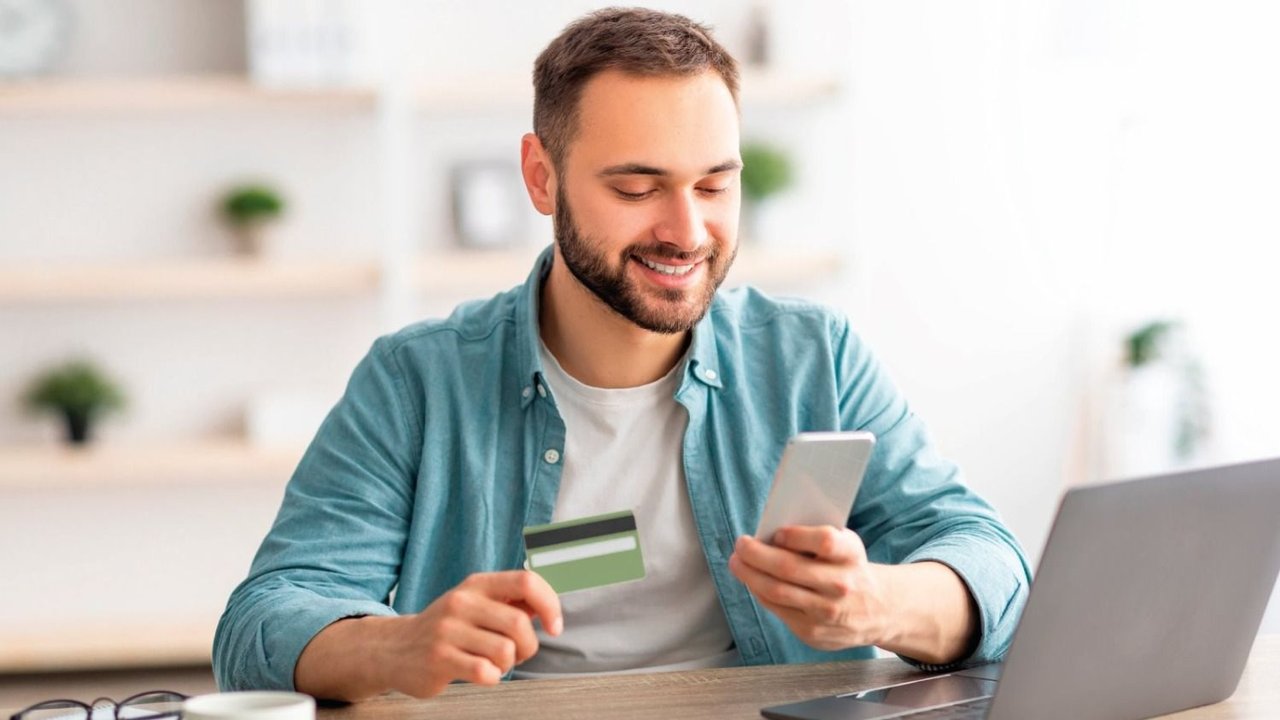 Usuario del Banco Provincia comprando en la página 