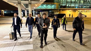 Milei partió rumbo a Miami, primer destino de su gira