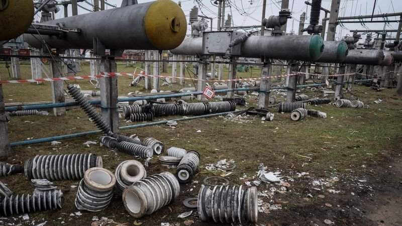 Los ataques aéreos rusos mantienen la presión sobre el sistema energético en Mikoláiv y Odesa
