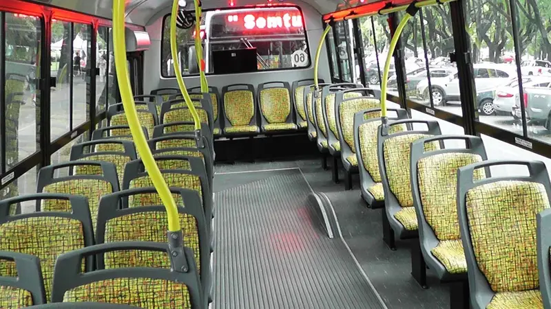 Colectivo vacío por el paro de transporte en el AMBA 
