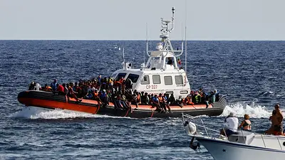 Nueve muertos al volcar una embarcación en el Mediterráneo, según los guardacostas italianos Nueve muertos al volcar una embarcación en el Mediterráneo, según los guardacostas italianos