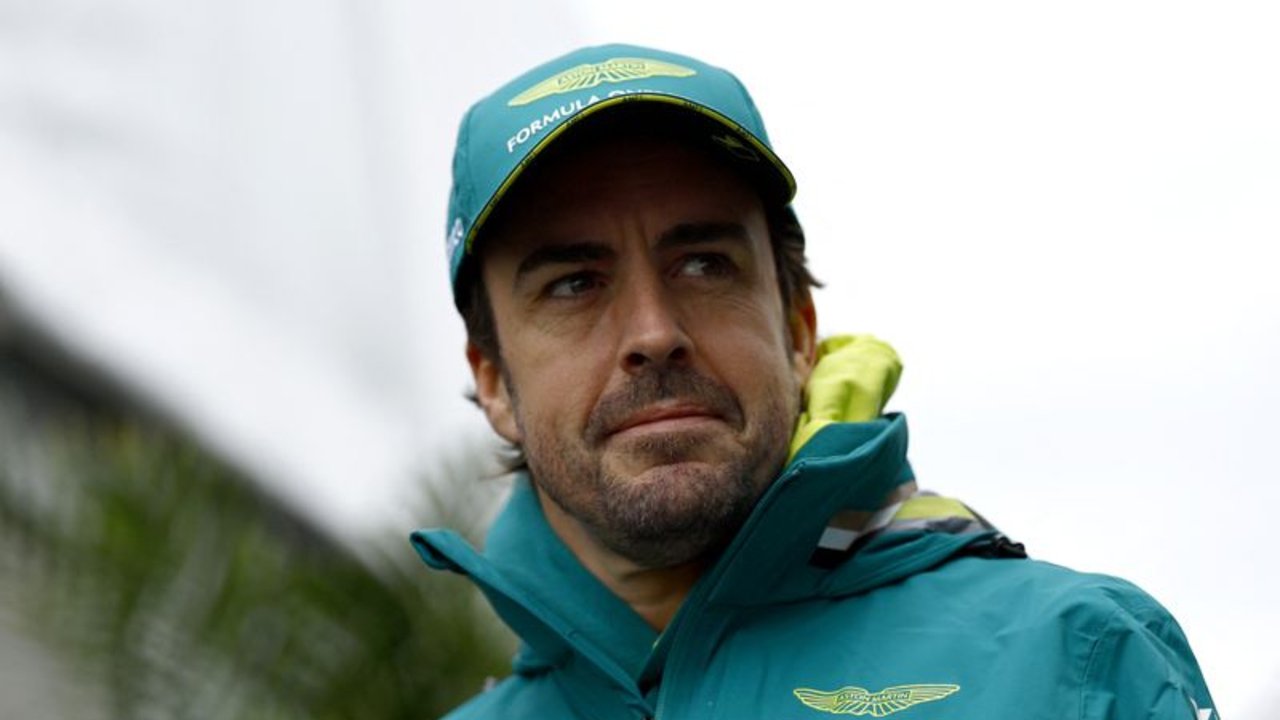 Alonso amplía su contrato con Aston Martin