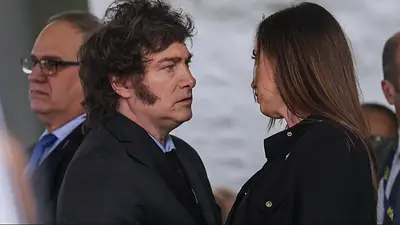 Milei cae en las encuestas y pisa el 45% de imagen negativa Milei cae en las encuestas y pisa el 45% de imagen negativa