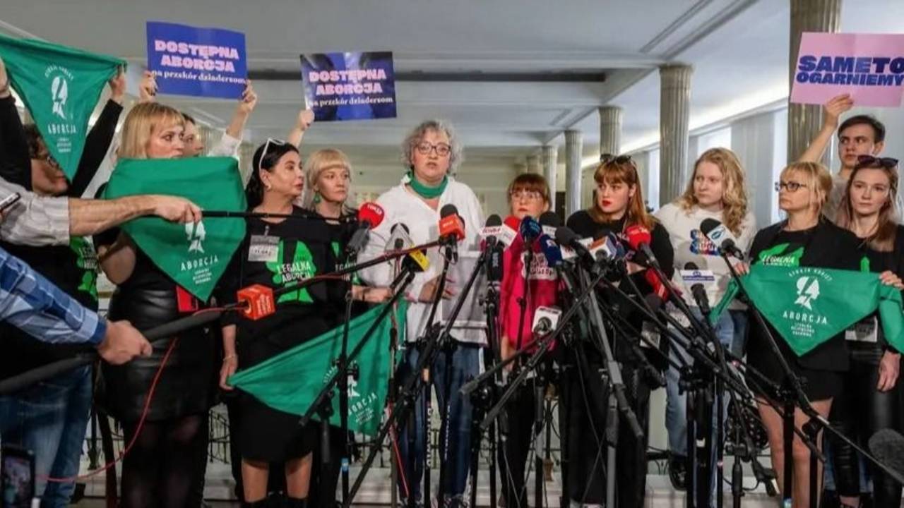 Polonia: el Parlamento da un paso para legalizar el aborto