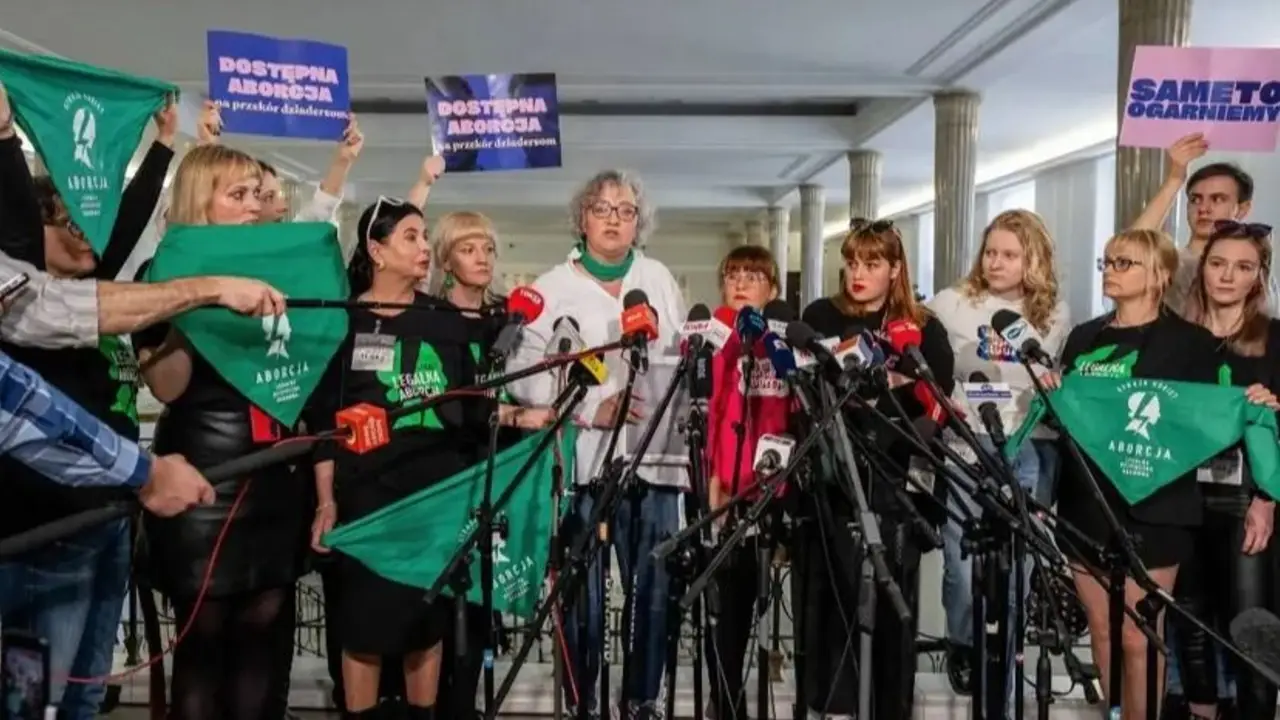 Polonia: el Parlamento da un paso para legalizar el aborto