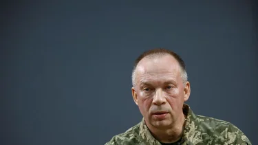 El jefe del ejército ucraniano dice que el frente oriental sufre un intenso asalto ruso