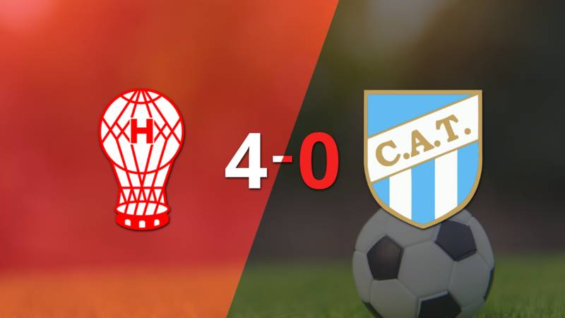 Lucas Carrizo impulsó la victoria de Huracán frente a Atlético Tucumán con dos goles 