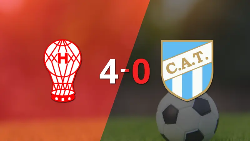 Lucas Carrizo impulsó la victoria de Huracán frente a Atlético Tucumán con dos goles 
