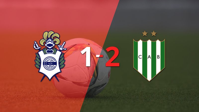 Banfield supera por 2-1 a Gimnasia tras dar vuelta el partido