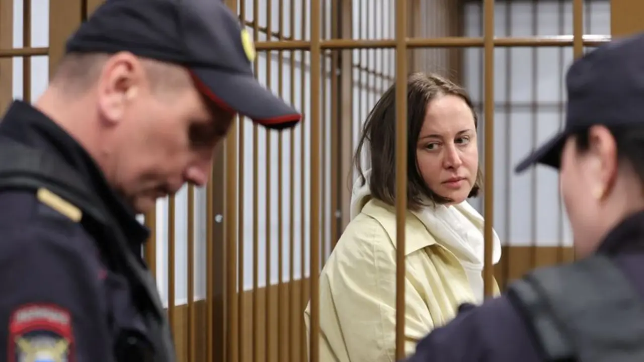 Rusia incluye a directora y dramaturga en lista de "terroristas y extremistas"
