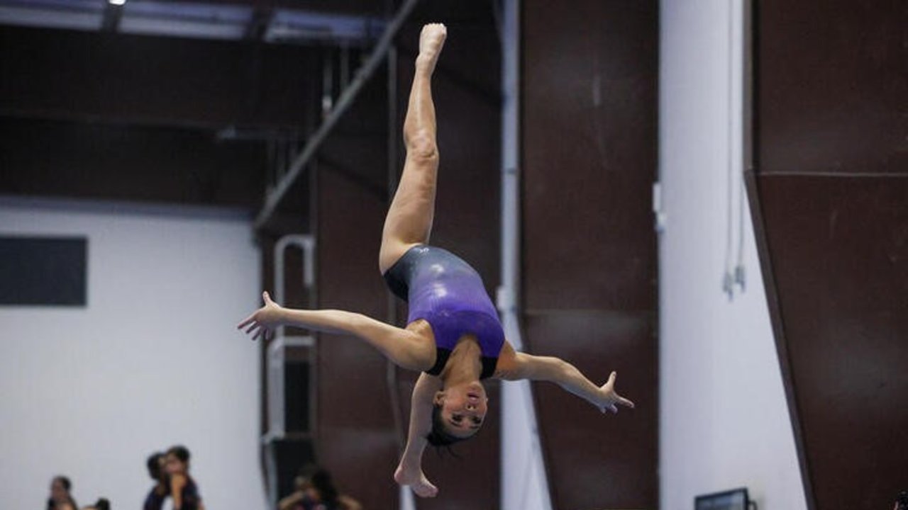 Gimnasta Sunisa Lee regresa a la competencia tras luchar contra una enfermedad renal