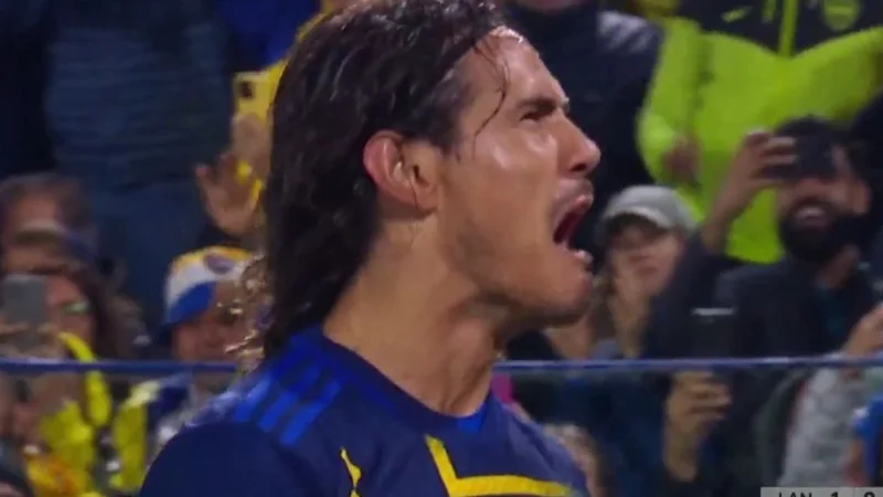 El golazo de Edinson Cavani que hizo delirar a los hinchas de Boca 