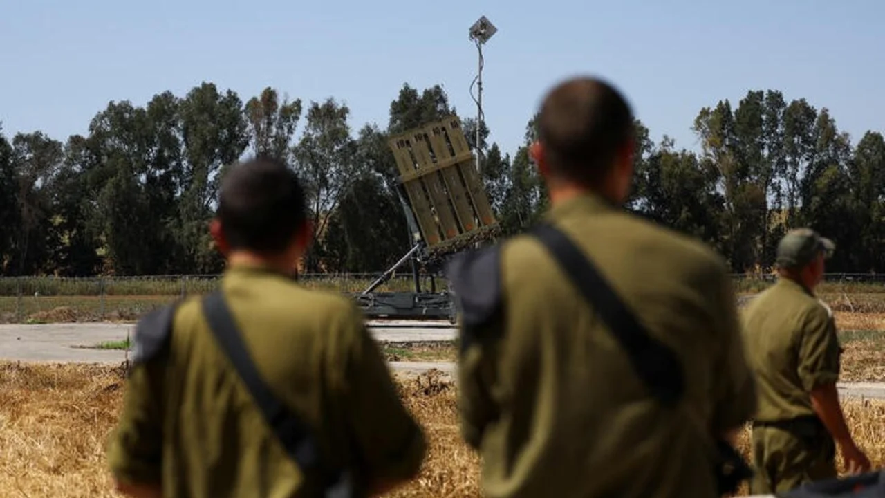 David Cameron dice en Israel que los israelíes han decidido tomar represalias contra Irán