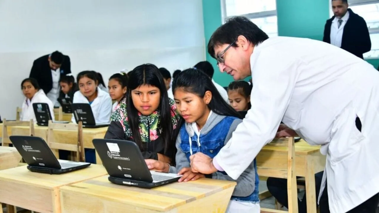 A pesar del ajuste de Milei, el Gobierno de Formosa afrontará el pago de luz e internet para las escuelas