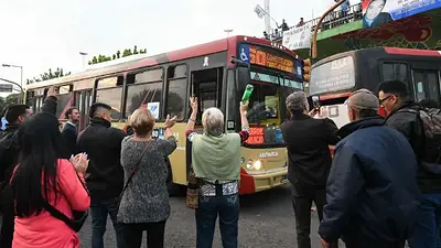 Paro de colectivos hoy 9 de mayo: qué líneas no funcionan y cuándo se reestablece el servicio. Paro de colectivos hoy 9 de mayo: qué líneas no funcionan y cuándo se reestablece el servicio.