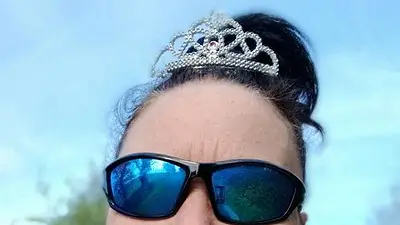 Superviviente de cáncer de mama correrá maratón de Londres en topless para borrar estigma de mastectomía Superviviente de cáncer de mama correrá maratón de Londres en topless para borrar estigma de mastectomía