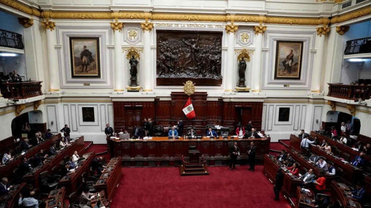 Congreso peruano da luz verde a pacto con EEUU para interceptar avionetas sospechosas de cargar droga