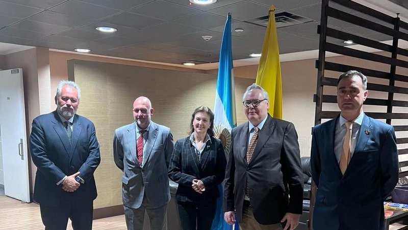 Mondino viajó a Colombia tras la crisis diplomática 