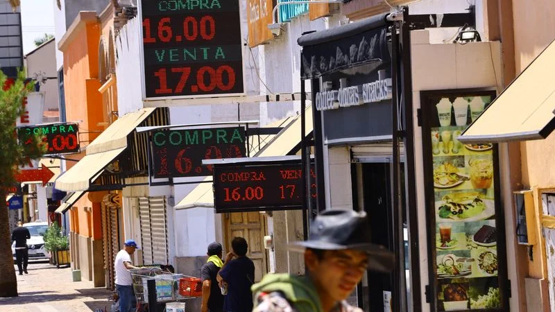 Peso mexicano encabeza pérdidas entre monedas globales por temores escalada Medio Oriente