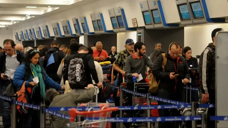 “Riesgo de vida de los pasajeros”: la advertencia sobre la decisión del Gobierno por los vuelos y el paro de aviones