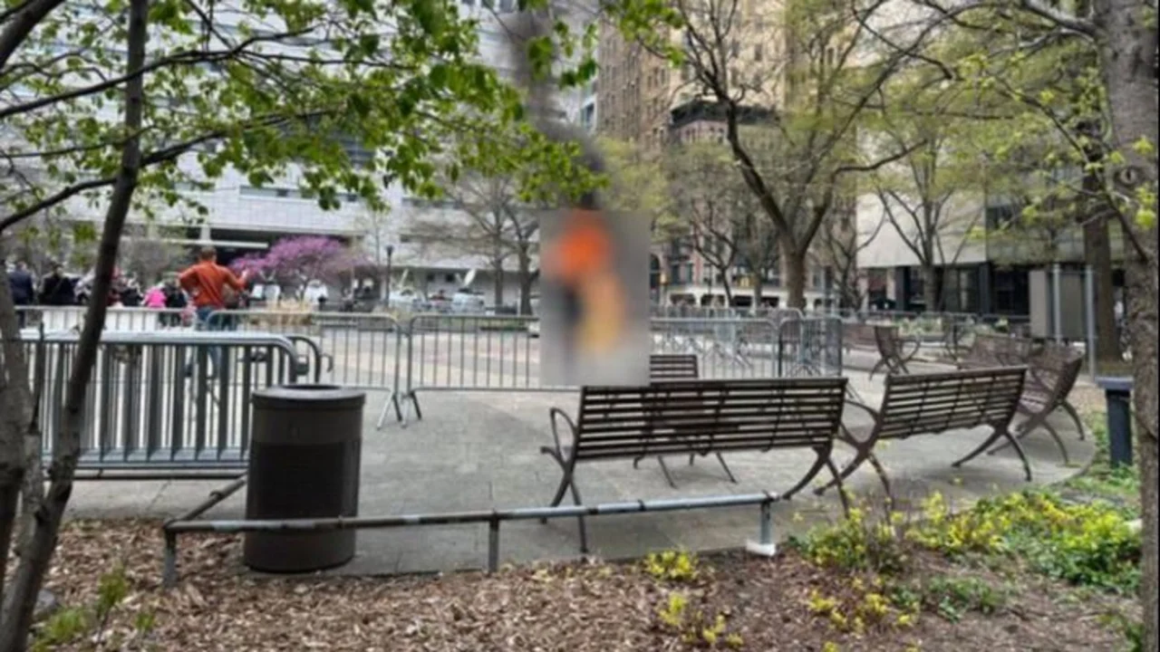 Un hombre se prendió fuego frente al tribunal donde es juzgado Trump
