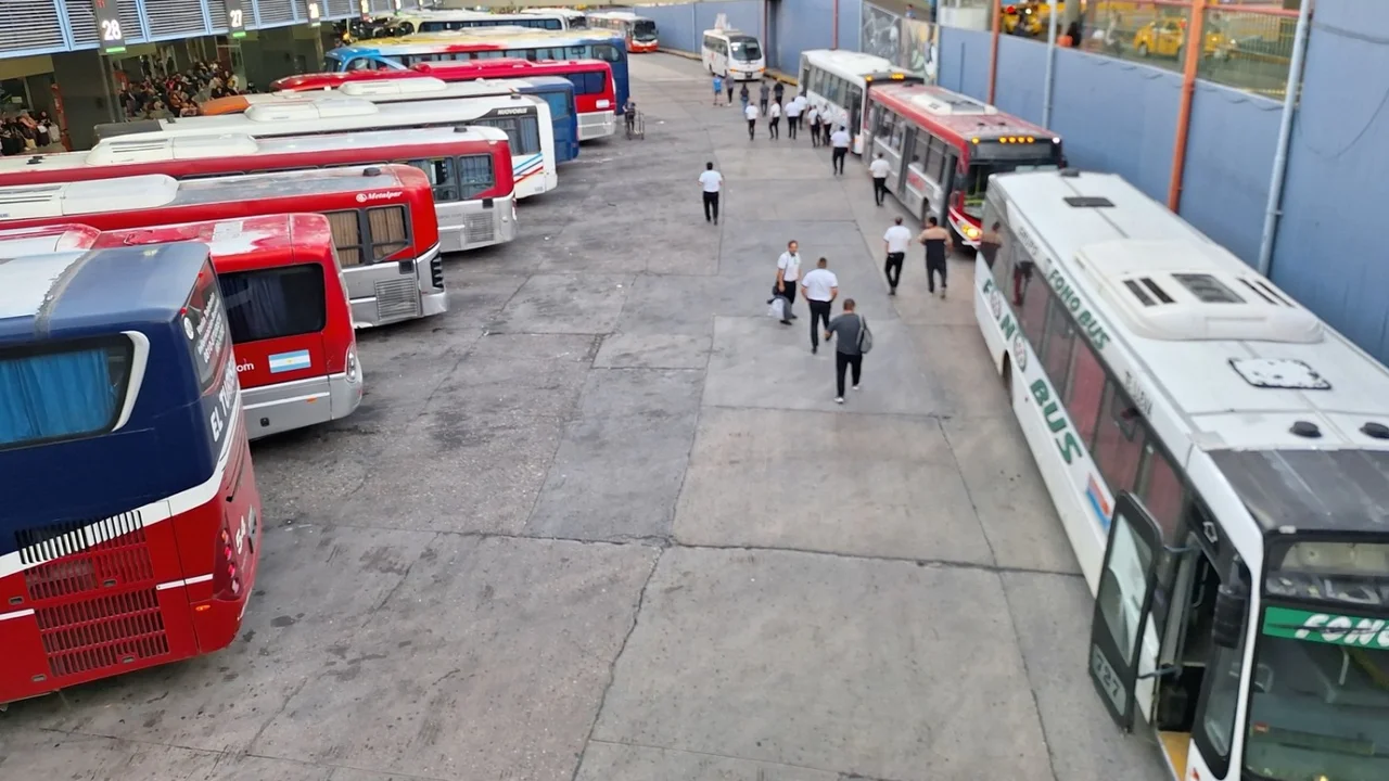 URGENTE: Anunciaron un paro de colectivos para este lunes y jueves