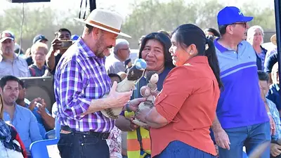 Mientras Milei los desfinancia, Insfrán se compromete en la ayuda a los pueblos originarios Mientras Milei los desfinancia, Insfrán se compromete en la ayuda a los pueblos originarios