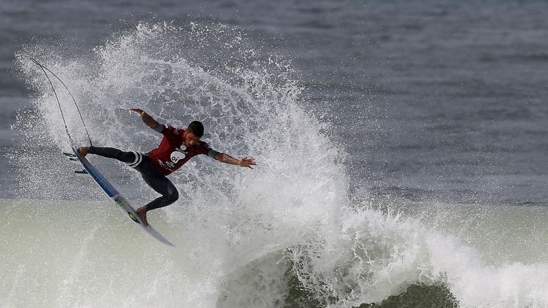 Surfista brasileño Toledo disfruta descanso por salud mental, está preparado para el oro en Juegos Olímpicos