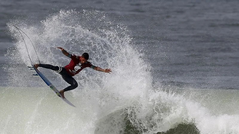 Surfista brasileño Toledo disfruta descanso por salud mental, está preparado para el oro en Juegos Olímpicos
