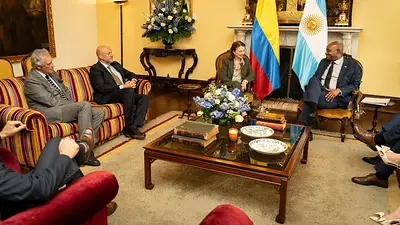 Colombia y Argentina fumaron la pipa de la paz: “Un nuevo momento de la relación” Colombia y Argentina fumaron la pipa de la paz: “Un nuevo momento de la relación”