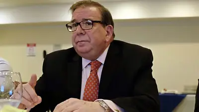 Después de mucha discusión, la oposición venezolana se une para competir contra Maduro en las urnas Después de mucha discusión, la oposición venezolana se une para competir contra Maduro en las urnas