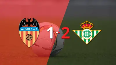 Doblete de Ayoze Pérez en el triunfo 2-1 de Betis frente a Valencia Doblete de Ayoze Pérez en el triunfo 2-1 de Betis frente a Valencia