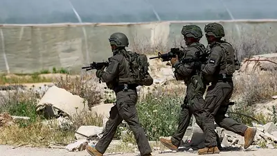 Soldados israelíes disparan a 2 palestinos que les atacaron, dice el Ejército Soldados israelíes disparan a 2 palestinos que les atacaron, dice el Ejército