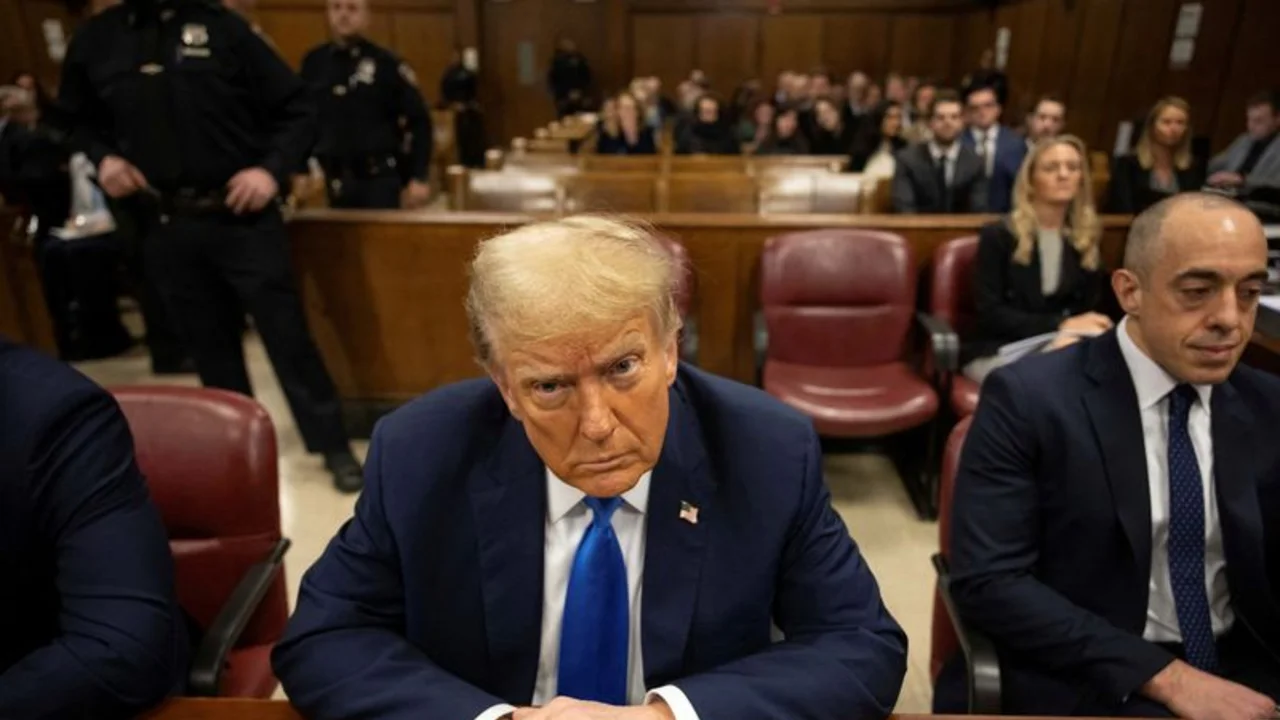 Trump maniobró para corromper las elecciones de 2016, dicen fiscales en juicio por pagos ilegales