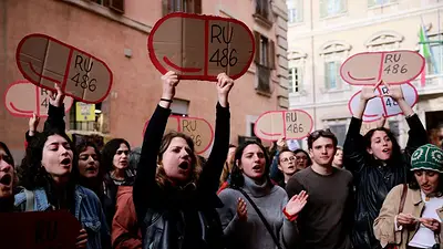 Italia aprueba controvertido plan de "apoyo a la maternidad" en clínicas de aborto Italia aprueba controvertido plan de "apoyo a la maternidad" en clínicas de aborto
