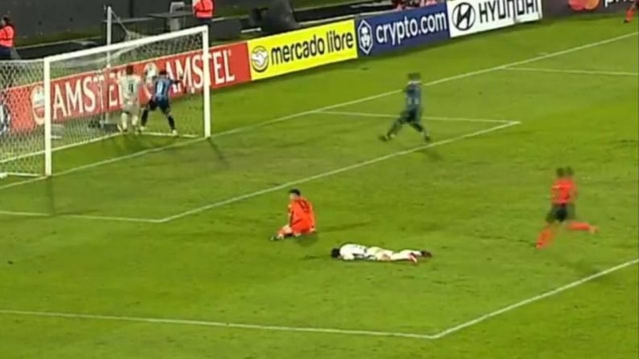 El insólito error que hizo estallar a los hinchas de San Lorenzo en la Libertadores