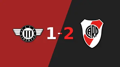 Victoria apretada de River Plate por 2-1 sobre Libertad Victoria apretada de River Plate por 2-1 sobre Libertad