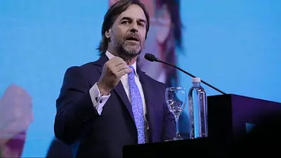 Lacalle Pou, ante Milei, defendió la necesidad de un “Estado fuerte” Lacalle Pou, ante Milei, defendió la necesidad de un “Estado fuerte”