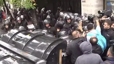 Tensión en la sede de la UTA: la policía tiró gas pimienta Tensión en la sede de la UTA: la policía tiró gas pimienta
