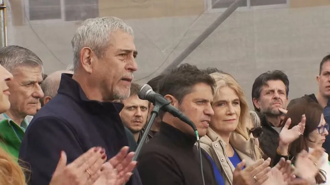 Axel Kicillof entrega viviendas y se reúne con intendentes