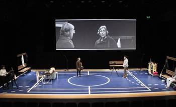 Tierra, la obra de Sergio Blanco que explora la muerte y el duelo | Teatro