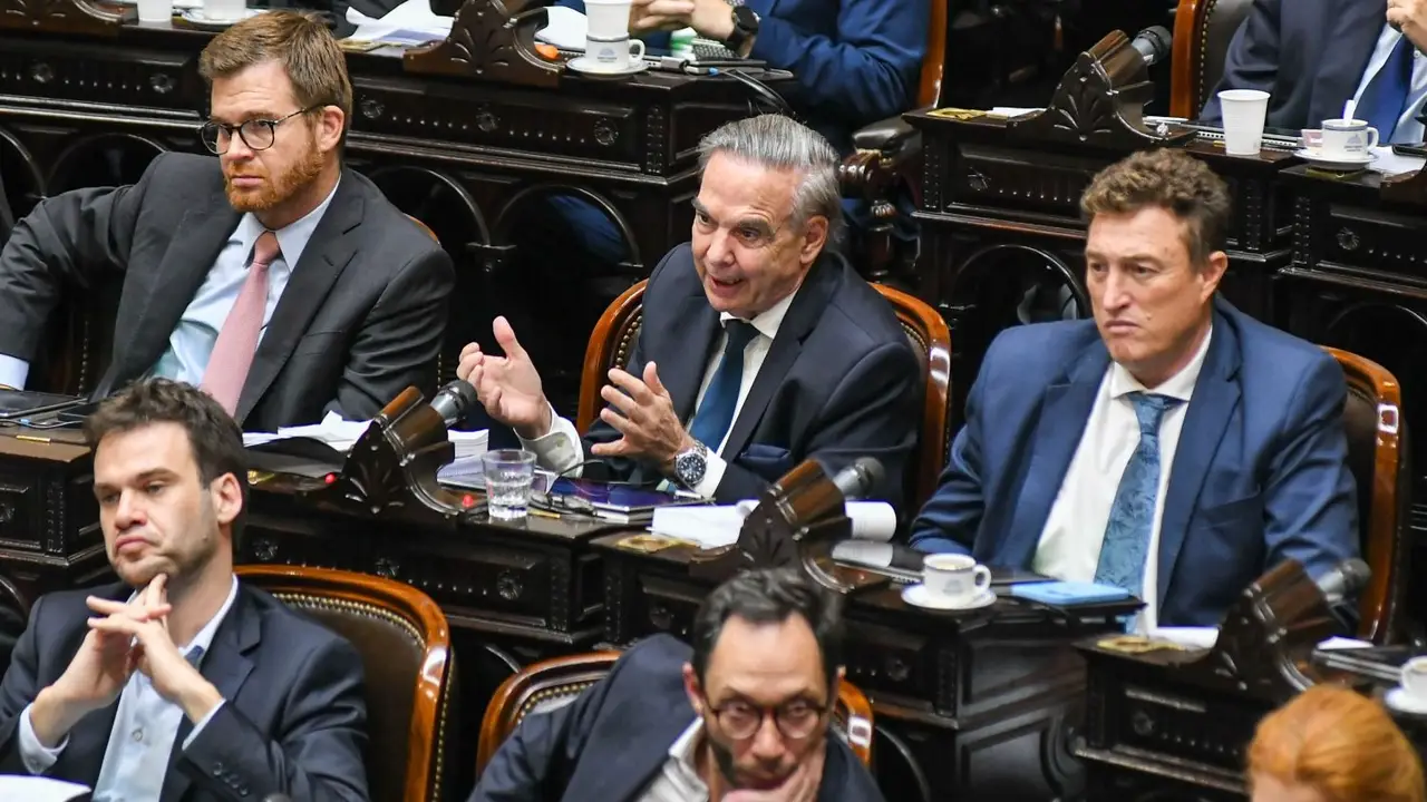 La fragmentación de dialoguistas complican a Menem y las sesiones extraordinarias