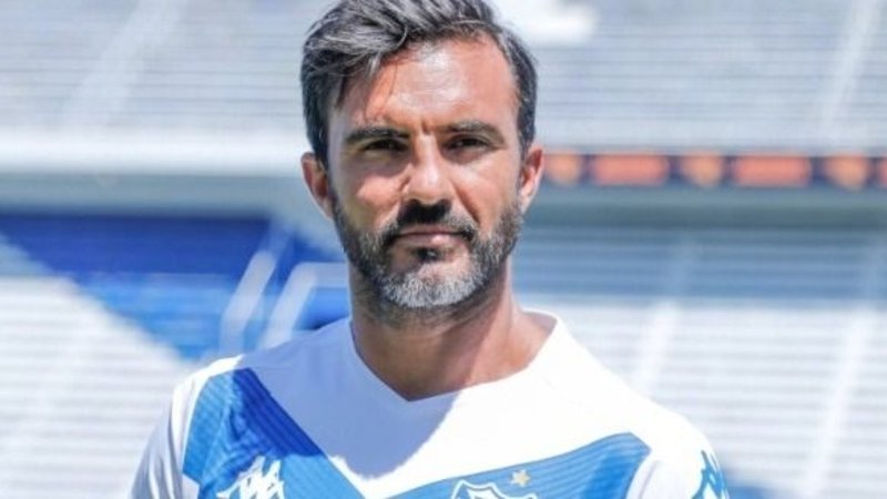 Chau Cubero: la dura decisión que golpeó al ex Velez en un club del ascenso