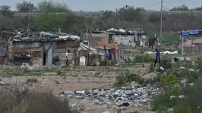 Las organizaciones sociales de Santa Fe no ven la baja de la pobreza que sostienen Milei y Caputo: "Son muy mentirosos" Las organizaciones sociales de Santa Fe no ven la baja de la pobreza que sostienen Milei y Caputo: "Son muy mentirosos"