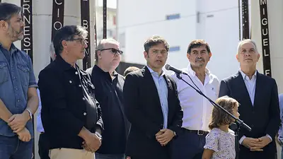 Kicillof encabezó un acto por Malvinas y criticó a Milei: "Ellos son nuestros héroes, no Margaret Thatcher" Kicillof encabezó un acto por Malvinas y criticó a Milei: "Ellos son nuestros héroes, no Margaret Thatcher"
